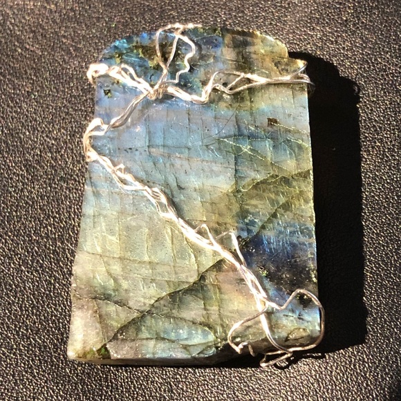 Labradorite Pendant - Picture 1 of 5
